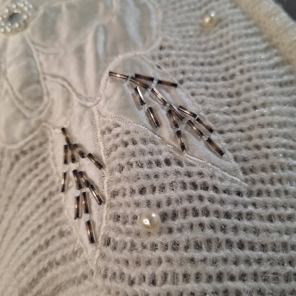 Exclusive Exports Off White V- Neck Sweater W/ flowers.      Size XL - Picture 3 of 7